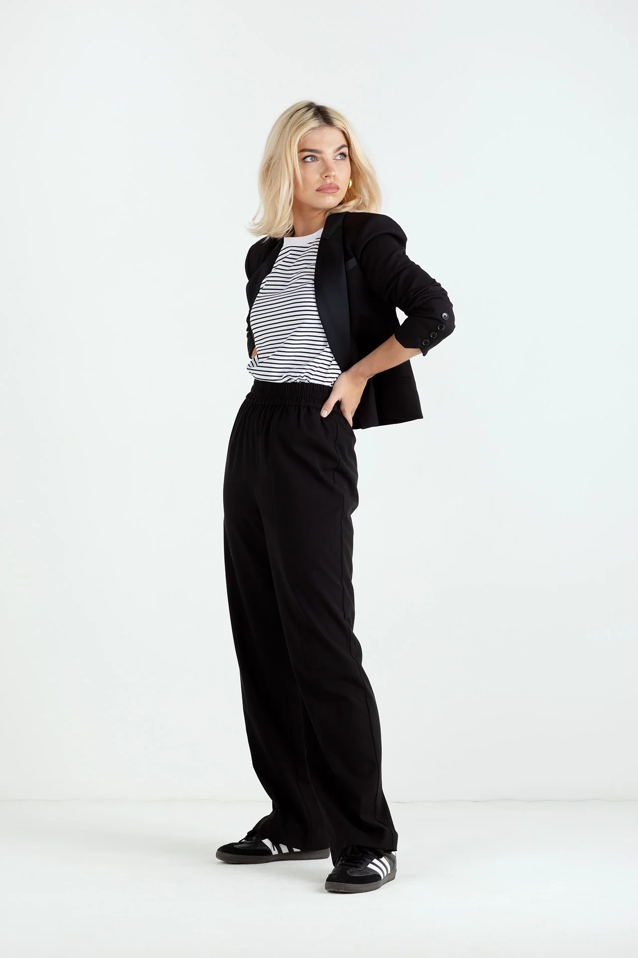 "The Tori" - Crop Blazer (Black) - Image 8