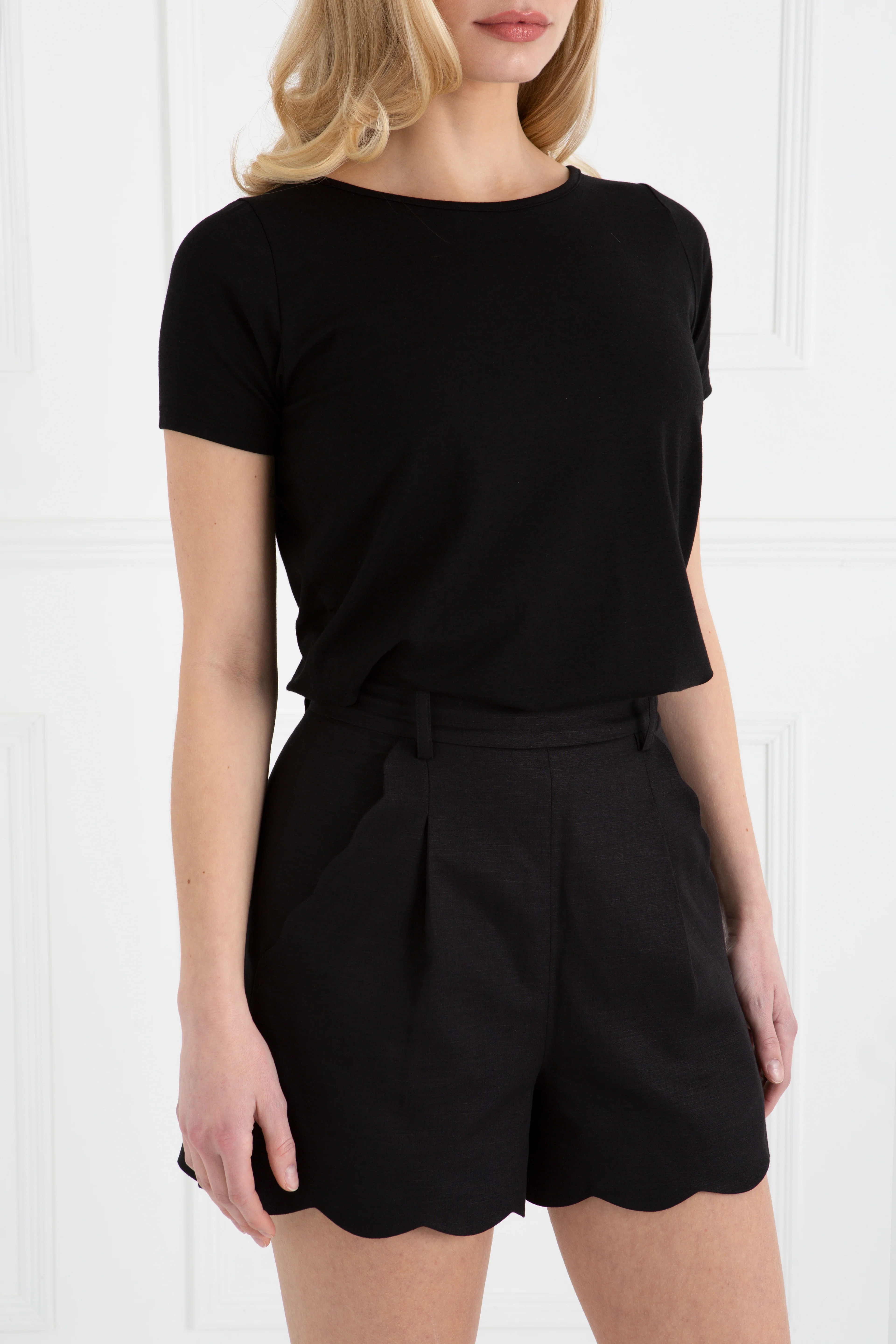 "The Victoria" - T-shirt (Black) - Image 4